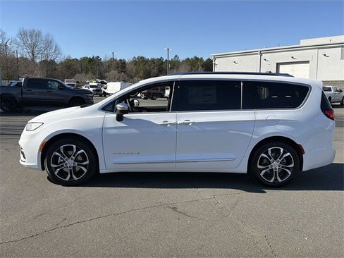 New 2026 Chrysler Pacifica Pinnacle image 10