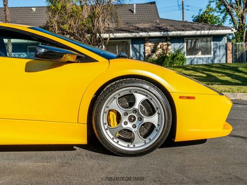 Used 2004 Lamborghini Murcielago Coupe image 11