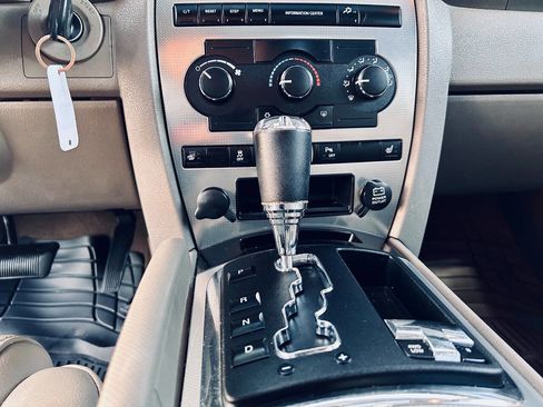 Used 2007 Jeep Commander Sport image 15