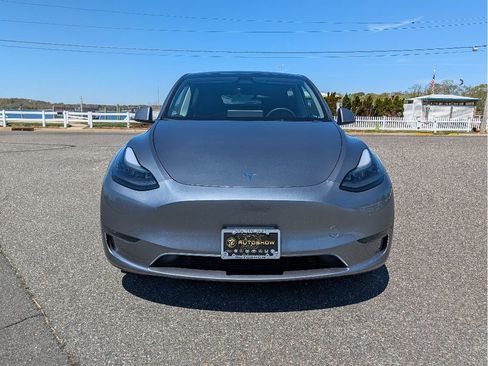 Used 2024 Tesla Model Y Long Range AWD/4WD image 2