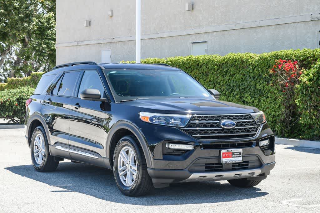 Used 2023 Ford Explorer XLT w/ Equipment Group 202A RWD image 3