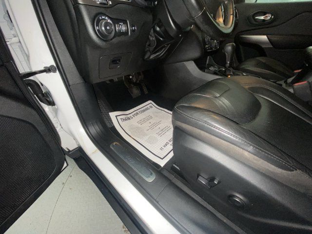 Used 2021 Jeep Cherokee Limited w/ Elite Package FWD image 12