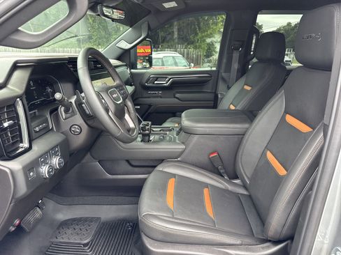 Used 2024 GMC Sierra 1500 AT4 w/ Technology Package AWD/4WD image 9