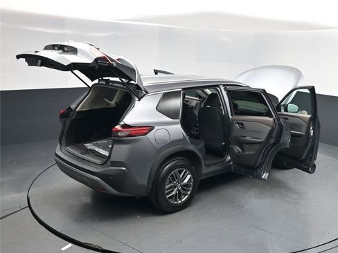 Used 2023 Nissan Rogue S image 18