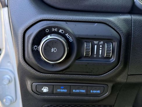 Used 2022 Jeep Wrangler Unlimited Sahara w/ Safety Group image 29