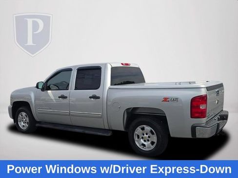 Used 2010 Chevrolet Silverado 1500 LT w/ Interior Plus Package RWD image 11