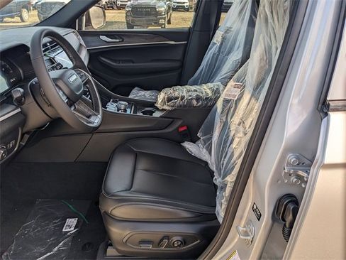 New 2025 Jeep Grand Cherokee Limited image 6