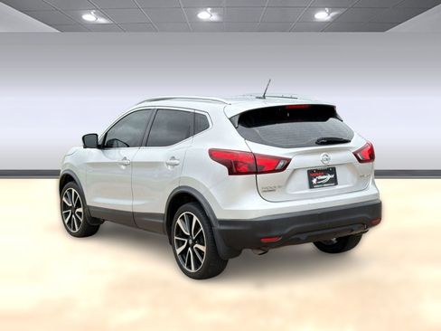 Used 2018 Nissan Rogue Sport SL w/ SL Premium Package image 3