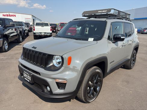 Used 2022 Jeep Renegade Altitude w/ Convenience Group AWD/4WD image 18