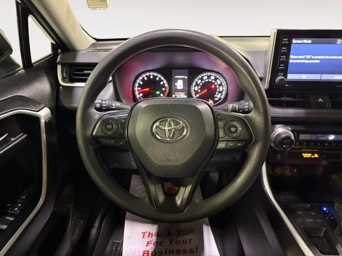 Used 2020 Toyota RAV4 XLE w/ Convenience Package image 16