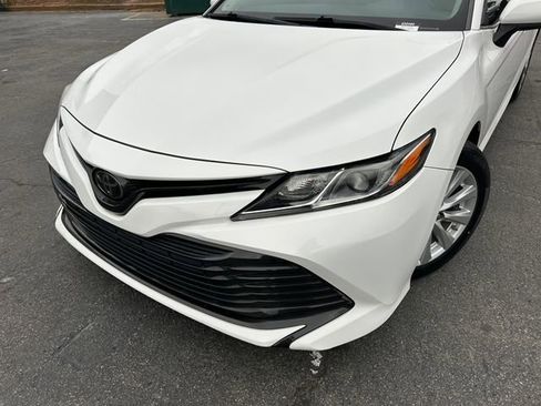 Used 2019 Toyota Camry LE image 9