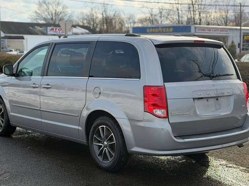 Used 2017 Dodge Grand Caravan SXT image 5