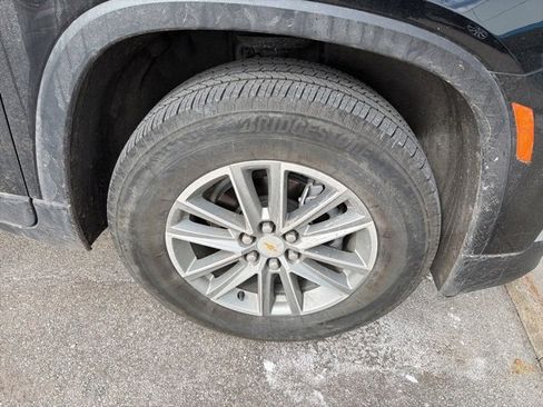 Used 2023 Chevrolet Traverse LT image 7