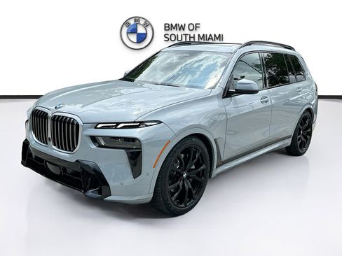 Certified 2024 BMW X7 xDrive40i w/ M Sport Package AWD/4WD image 3