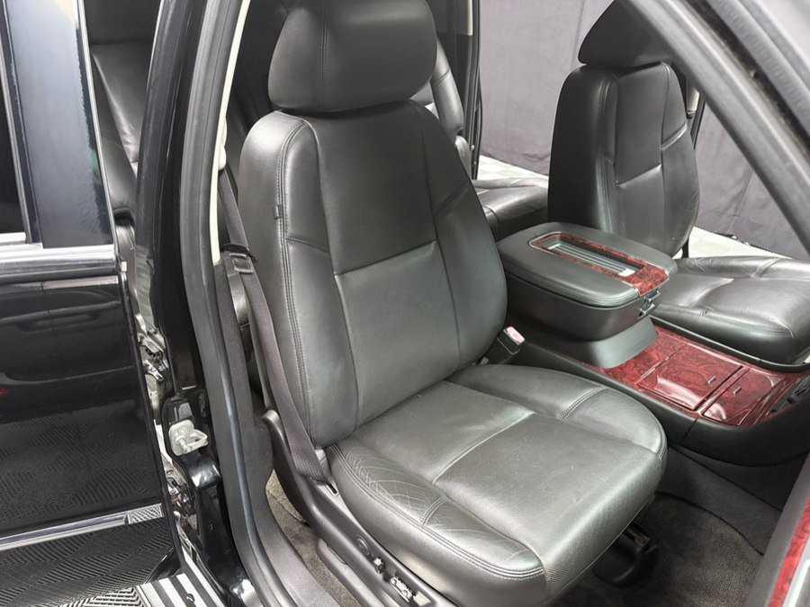 Used 2013 Cadillac Escalade ESV Luxury AWD/4WD image 32
