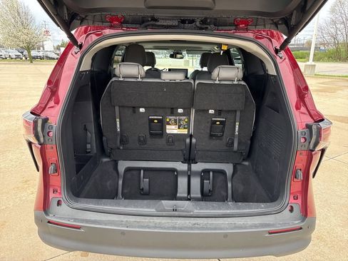 Used 2026 Toyota Sienna XLE image 16