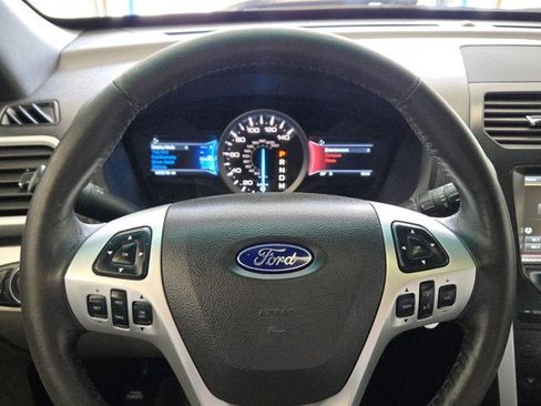 Used 2014 Ford Explorer XLT w/ Equipment Group 202A AWD/4WD image 30