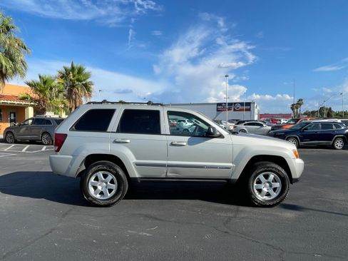 Used 2010 Jeep Grand Cherokee Laredo image 6
