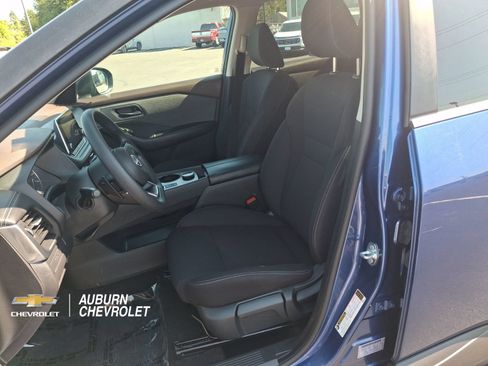 Used 2023 Nissan Rogue S AWD/4WD image 15