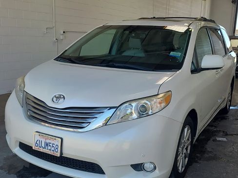 Used 2012 Toyota Sienna Limited w/ Premium Pkg AWD/4WD image 1