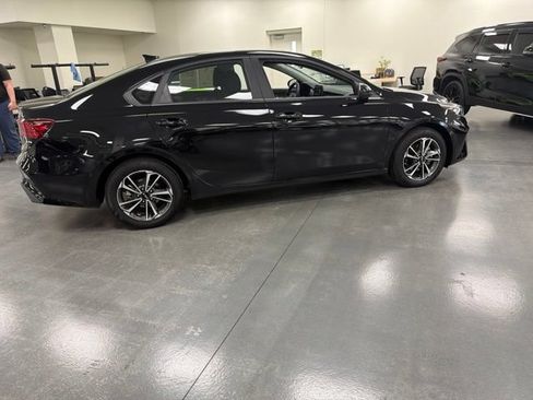 Used 2023 Kia Forte LXS FWD image 8