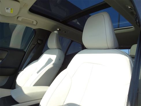 Used 2019 Volvo XC40 T5 Inscription image 9