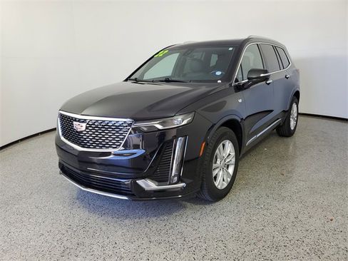 Used 2022 Cadillac XT6 Luxury image 2