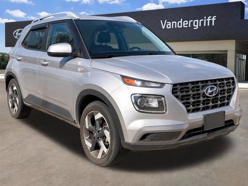 Used 2024 Hyundai Venue SEL FWD image 1