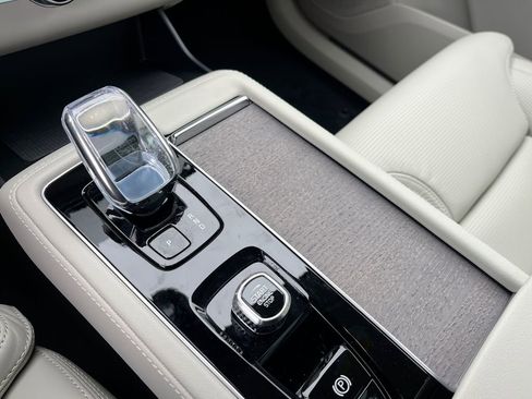 New 2026 Volvo XC90 T8 Ultra w/ Protection Package Premier AWD/4WD image 18