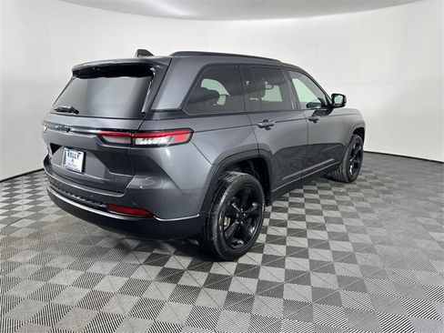 Used 2023 Jeep Grand Cherokee Altitude image 9