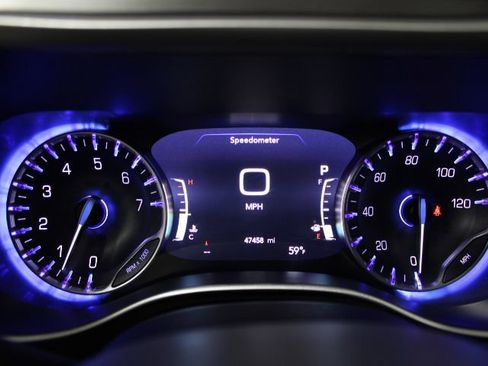 Used 2024 Chrysler Pacifica Touring-L image 31