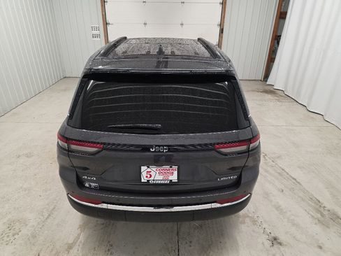 Used 2024 Jeep Grand Cherokee Limited AWD/4WD image 5