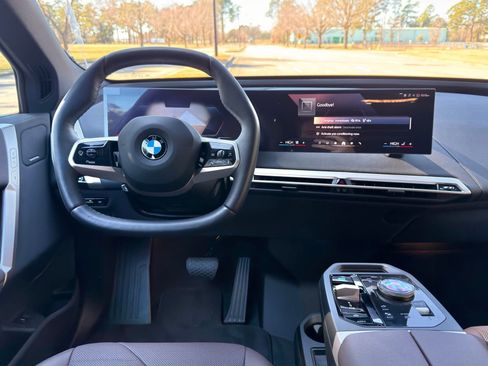 Used 2026 BMW iX xDrive45 AWD/4WD image 3