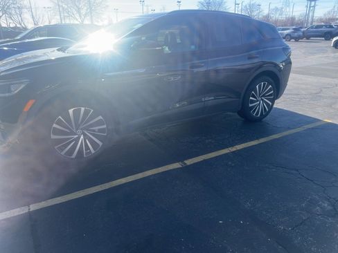 Used 2024 Volkswagen ID.4 S image 1