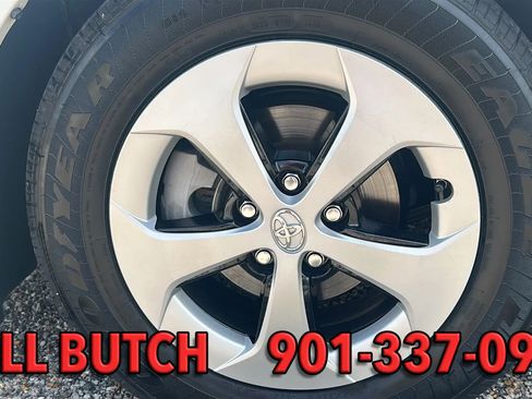 Used 2015 Toyota Prius Two FWD image 21