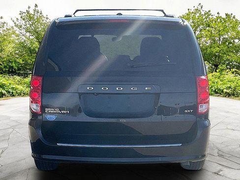 Used 2020 Dodge Grand Caravan SXT image 5