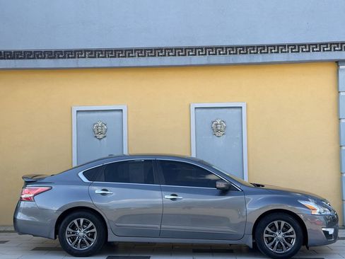 Used 2015 Nissan Altima 2.5 S w/ Sport Value Package FWD image 7