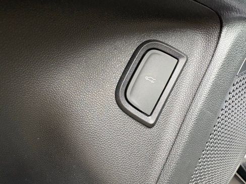 Used 2024 Chevrolet Blazer EV LT image 20