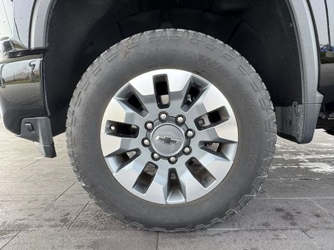 Used 2023 Chevrolet Silverado 2500 Custom w/ Custom Value Package image 10