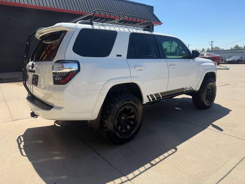 Used 2016 Toyota 4Runner SR5 AWD/4WD image 10