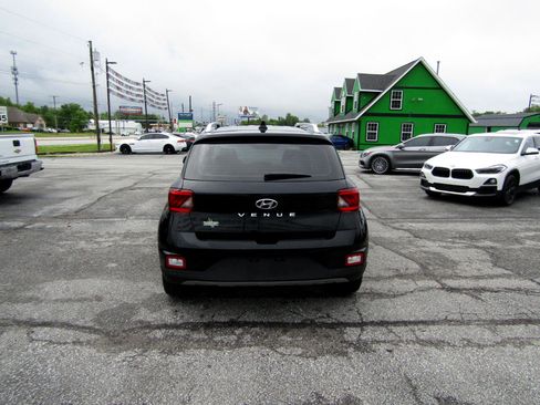 Used 2022 Hyundai Venue SEL image 6
