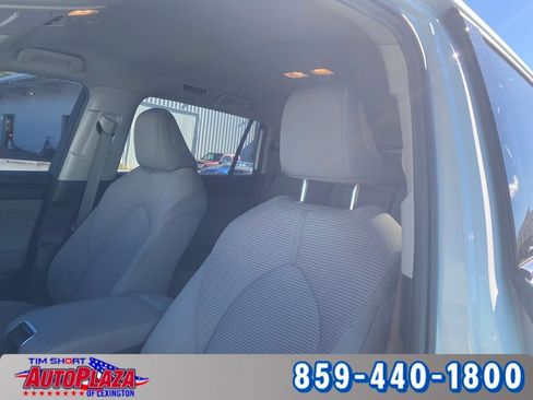 Used 2022 Toyota Highlander LE image 21