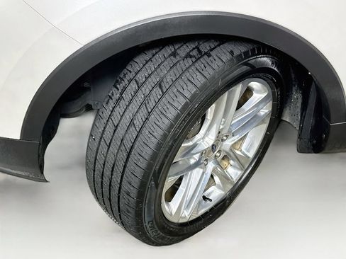 Used 2016 Ford Explorer XLT w/ Equipment Group 202A FWD image 25