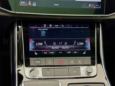 Used 2023 Audi Q8 Premium image 20