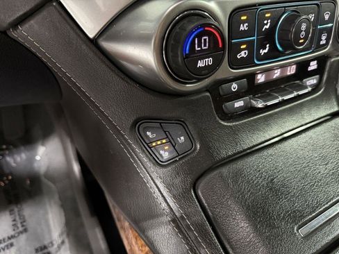 Used 2019 Chevrolet Suburban Premier w/ Premier Plus Edition AWD/4WD image 24