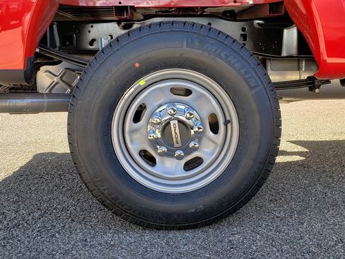 New 2025 Ford F250 XLT image 15