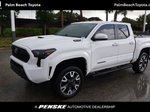 Certified 2025 Toyota Tacoma TRD Sport image 1