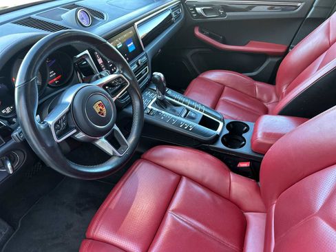 Used 2021 Porsche Macan S image 4