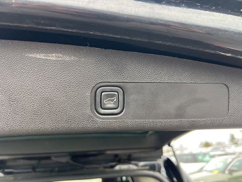 Used 2010 Chevrolet Tahoe LTZ image 17