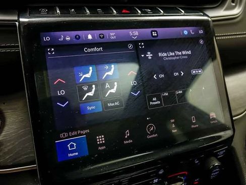 Used 2023 Jeep Grand Cherokee Limited w/ Black Appearance Package AWD/4WD image 18